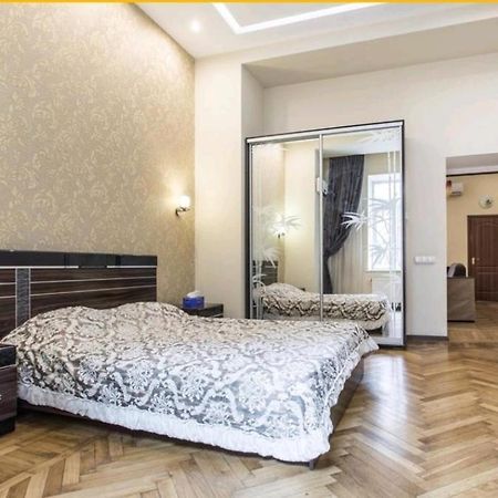 Apartmán Apartmens Near Opera House Oděsa Exteriér fotografie